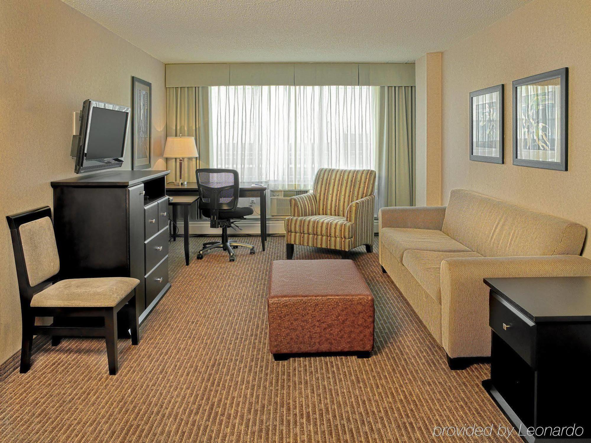 Campus Tower Suite Hotel Edmonton Zimmer foto